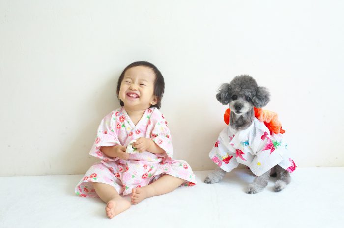 ワンちゃんと一緒に家族写真