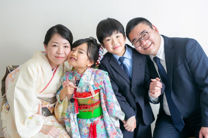 代々木八幡宮で7歳七五三お参りの帰りにスタジオ撮影